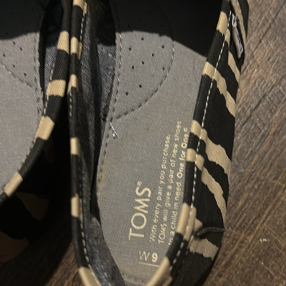 TOMS Women Black & Tan Zebra Print LightWeight Flat Slip On Shoes Size 9 W - Picture 4 of 7
